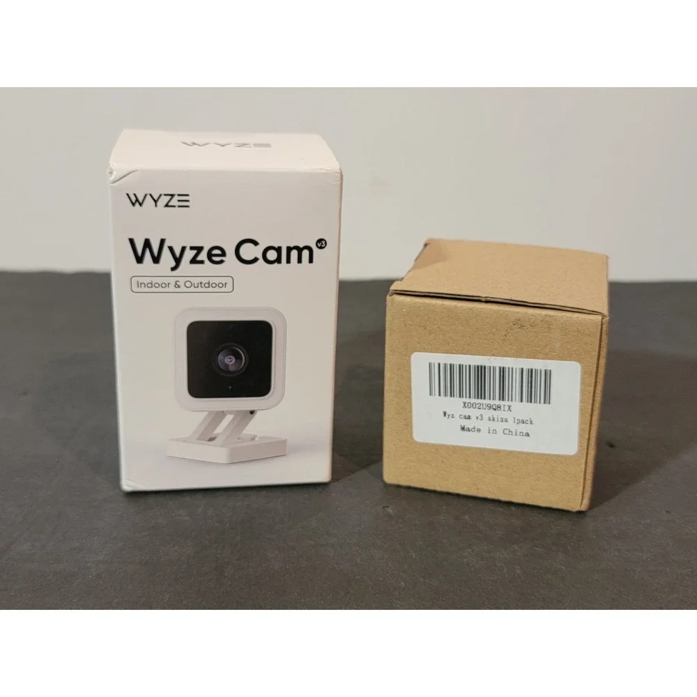 New‎ Wyze Cam V3 Wired Security Camera Night Vision Indoor/Outdoor 1080p + Case